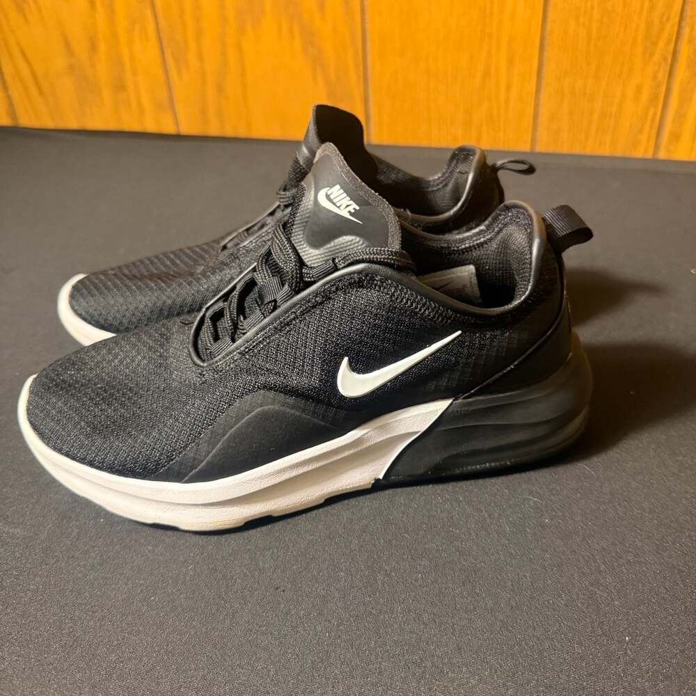 Nike Women's Air Max Motion 2 Black/White Sneakers (AO0352-007)